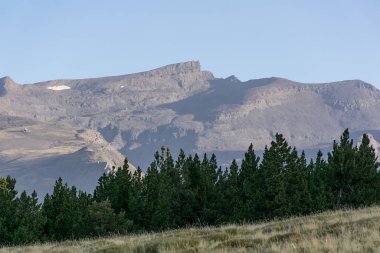 Sierra Nevada (İspanya) manzaraları, Mulhacen ve Veleta zirveleri.