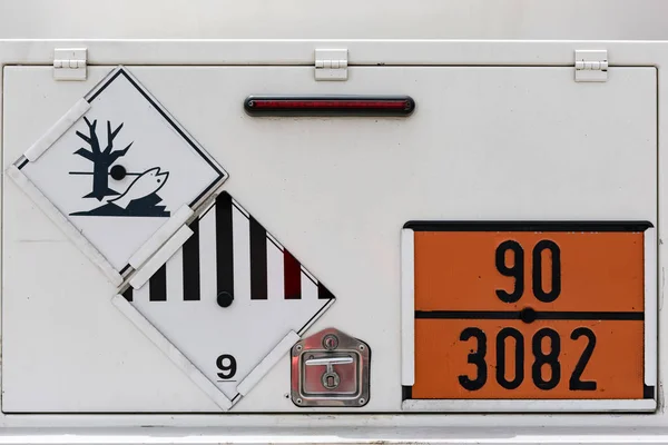 Tehlikeli mallardan oluşan bir tank kamyonu