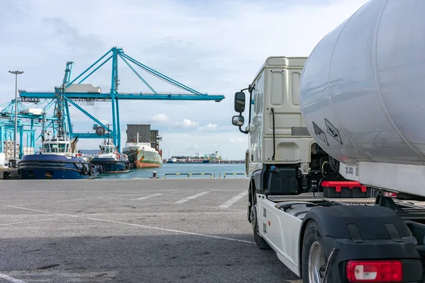 Tanque Camión Mercancías Peligrosas Puerto — Foto de Stock