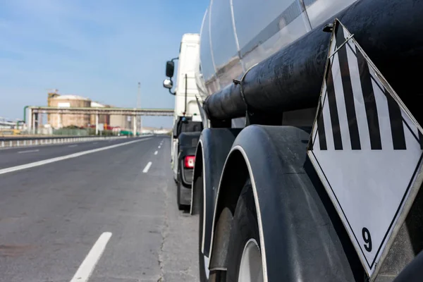 Tankwagen Met Gevaarlijke Goederen — Stockfoto