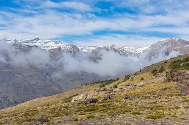 Sierra Nevada, Mulhacen ve Veleta 'nın iki tepe manzarası