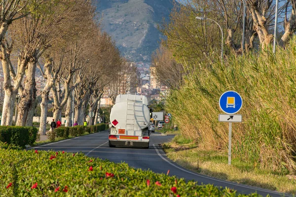 Traffic sign for vehicles that transport dangerous goods forcing them to turn right