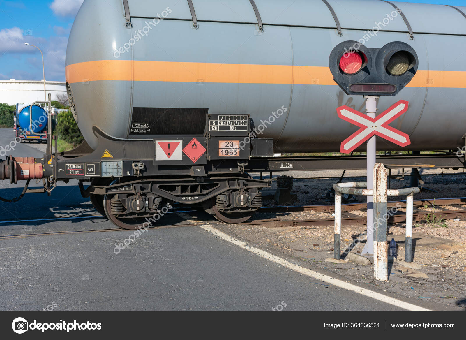 Traffic Signal Level Crossing Warning Lights Tank Cars Transporting Dangerous Stock Photo By C Miguel Perfectti Traffic Signal Level Crossing Warning Lights Tank Cars Transporting Dangerous Stock Photo By C Miguel Perfectti