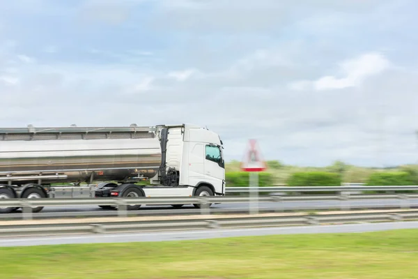 Truck Driving Highway Stopped Truck Effect Moving Landscape — Stock Photo, Image