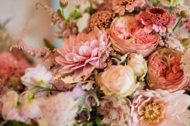 düğün günü güzel çiçekler ile 