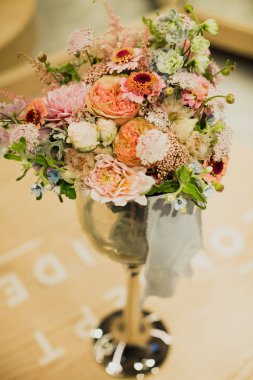 düğün günü güzel çiçekler ile 