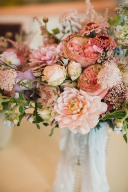 düğün günü güzel çiçekler ile 