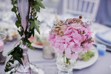 düğün günü güzel çiçekler ile