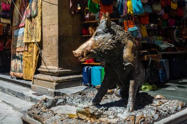 Floransa 'daki Piglet heykeli