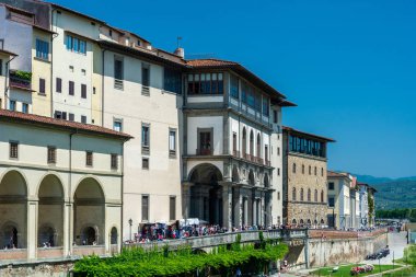 Arno Nehri ve Uffizi Galerisi