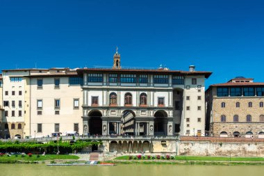 Arno Nehri ve Uffizi Galerisi
