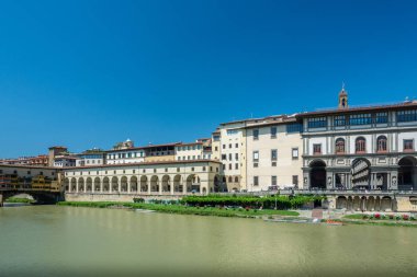 Arno Nehri ve Uffizi Galerisi