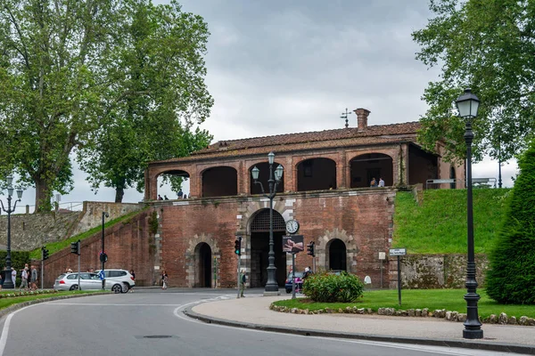 Lucca 'nın duvarları