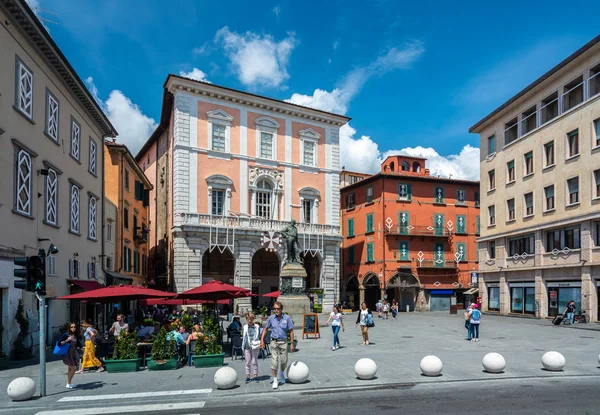 20th September square and the statue of Garibaldi in Pisa — Stock Photo, Image