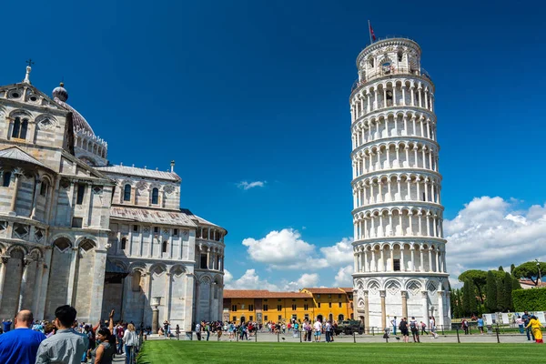 Eğik Pisa Kulesi — Stok fotoğraf