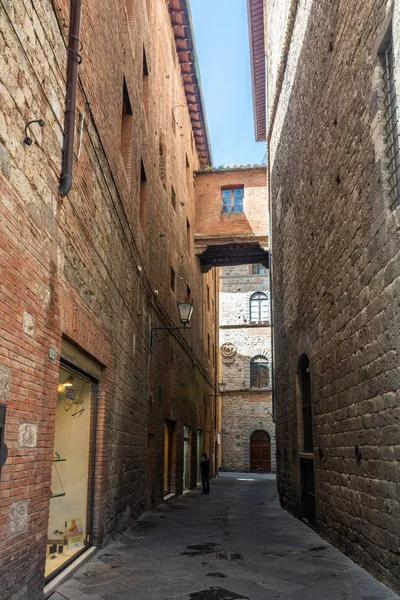 Oude straat in Siena — Stockfoto