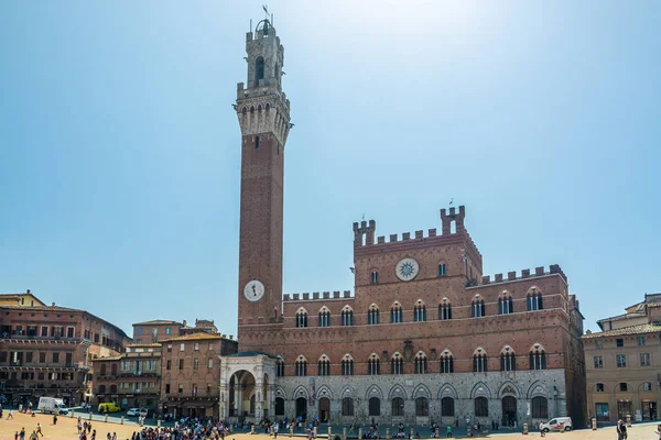 Praça Campo e Campanile, Torre del Mangia em Siena — Fotografia de Stock