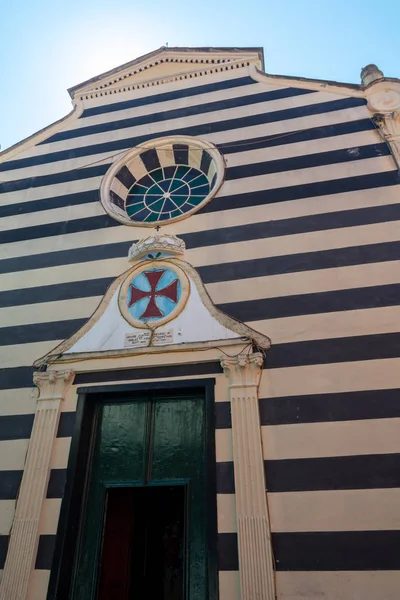 Kyrkan i Monterosso al mare i Italien, cinque terre — Stockfoto