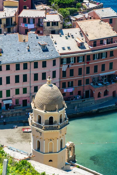 イタリアのヴェルナッツァ、シンクルなテラス — ストック写真