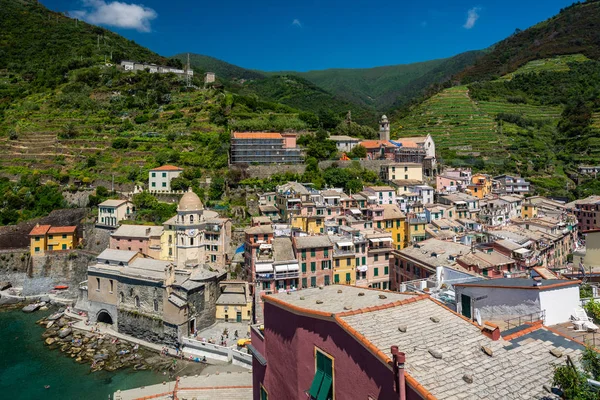 イタリアのヴェルナッツァ、シンクルなテラス — ストック写真