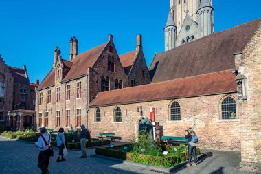 St. John Hastanesi ve Bruges 'deki su yolu.