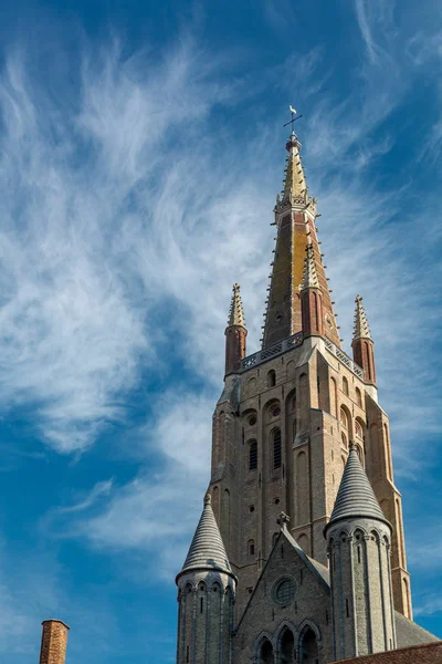 La Iglesia de Nuestra Señora en Brujas, Bélgica — Foto de Stock