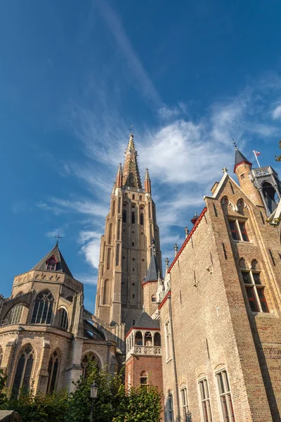 La Iglesia de Nuestra Señora en Brujas, Bélgica — Foto de Stock