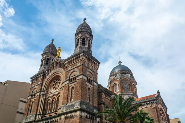 Fransa 'nın Provence-Alpes-Cote d' Azur bölgesinde bir komün. Saint-Raphael 'in Antheor ve Le Trayas' ta dört büyük kumlu plajı ve iki küçük plajı vardır..
