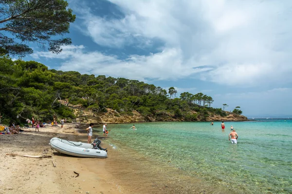 Porquerolles Francia Giugno 2019 Persone Sulla Spiaggia Notre Dame Nostra — Foto Stock