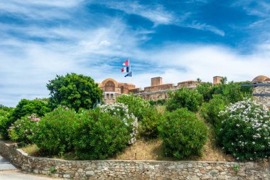 St Tropez 'deki Hisar, inanılmaz bir mimari parçası ve ötesinde kasabanın ve körfezin harika manzaralarını sunuyor..