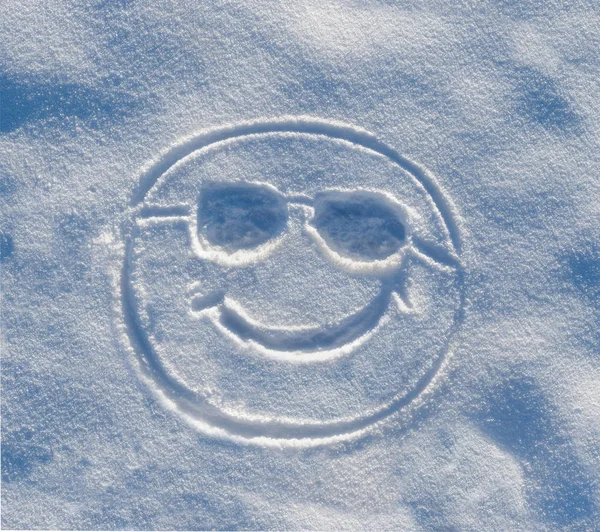 Smiley geschilderd in de sneeuw Rechtenvrije Stockfoto's