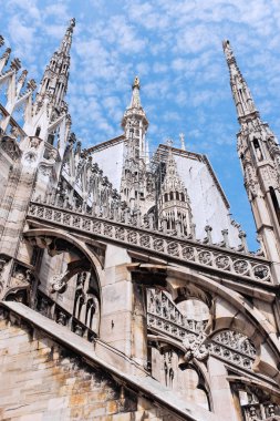 Milano Katedrali'ne çatısı