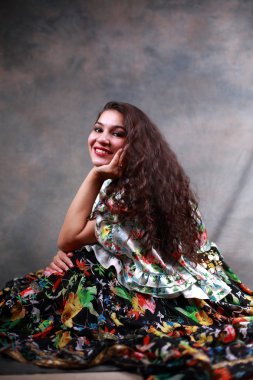 güzel genç Çingene Kız