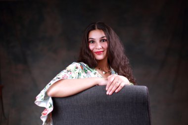 güzel genç Çingene Kız