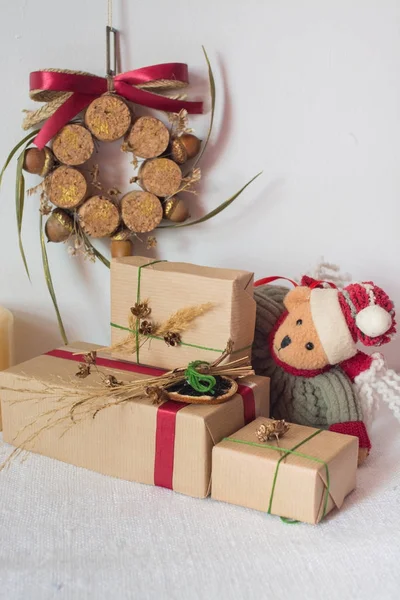 Fond de Noël avec décorations et boîtes-cadeaux. Noël et nouvelle année concept . — Photo