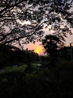 günbatımı kırsal manzara.