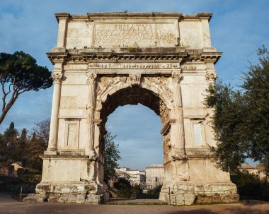 Roma 'daki Titus kemerinin antik kalıntıları.