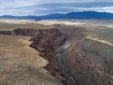 Ünlü Taos Vadisi ve Rio Grande Nehri 'nin hava manzarası.
