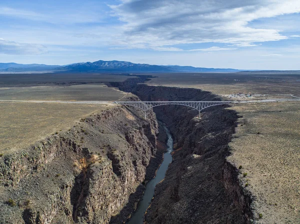 Luftaufnahme Der Berühmten Taos Schlucht Und Des Rio Grande Überspannt — Stockfoto