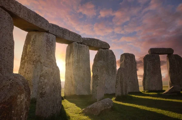 Circle Stones Stonehenge Morning Sun Lighting Beaming Arches — Stock Photo, Image