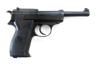 Beyaz üzerine izole edilmiş klasik bir Luger tarzı Alman tabancası.
