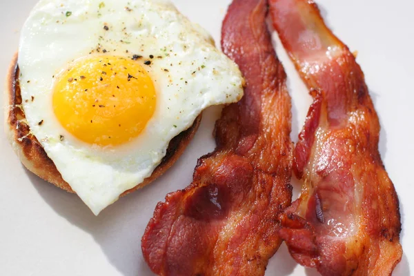 Жареное Яйцо Беконом Завтрак — стоковое фото