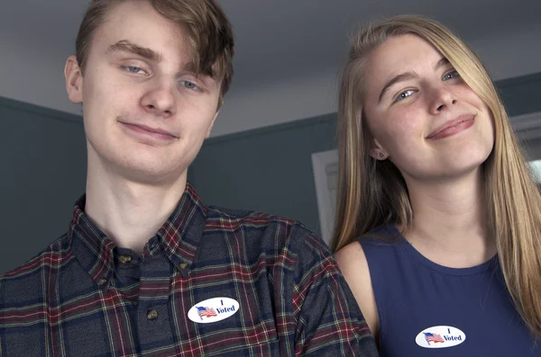 First Time Voters, Young Guy and Girl — Stock Photo, Image