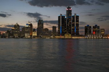 Gün batımında Detroit panoramik çekim