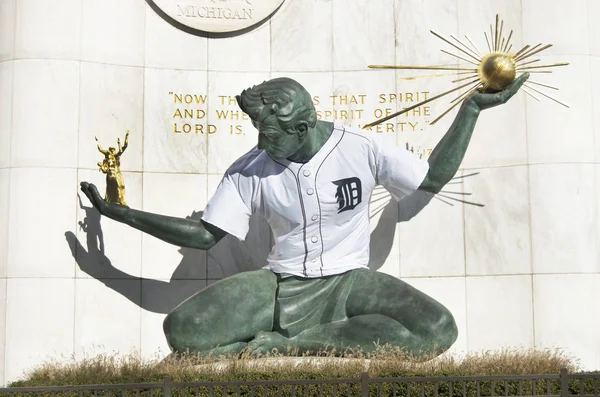 Estatua del Espíritu de Detroit con un uniforme de béisbol de los Tigres de Detroit —  Fotos de Stock