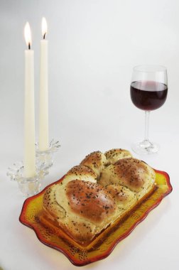 Şabat mumları, Challah ve şarap
