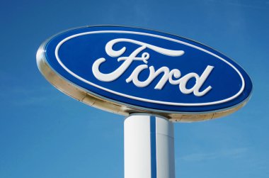 Detroit, 17 Ekim 2017: Ford Bayilik tabelada Woodward Detroit 17 Ekim 2017 Detroit Michigan A.b.d. yakınındaki