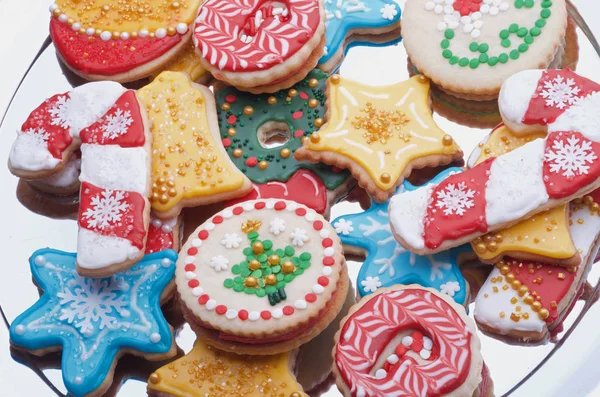 Περίπλοκα Διακοσμημένα Χριστούγεννα Κόψτε Μπισκότα Εξαιρετικά Σχεδιασμένο Και Καλλιτεχνικά Παγωμένο — Φωτογραφία Αρχείου