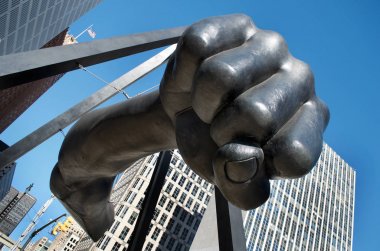 Yapısında Hart Plaza şehir Detroit Detroit-Ocak 26,2018, Joe Louis Fist, heykel bir tripod askıya ünlü boksörler kolun şeklinde