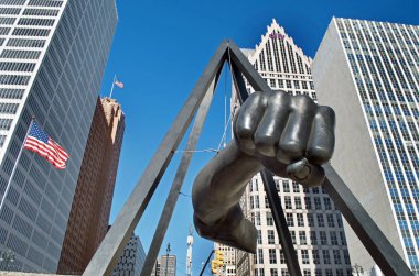 Yapısında Hart Plaza şehir Detroit Detroit-Ocak 26,2018, Joe Louis Fist, heykel bir tripod askıya ünlü boksörler kolun şeklinde